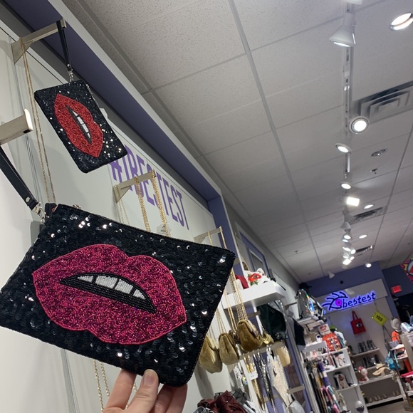 Bead Sequin lip clutch - Picture 13 of 15